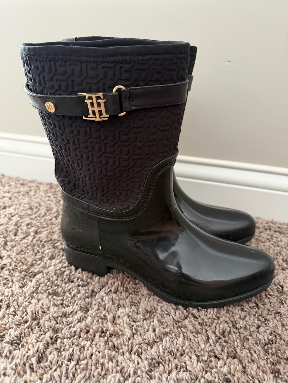 Tommy Hilfiger Black Monogram Waterproof Rain Boots Gold Hardware Size 9